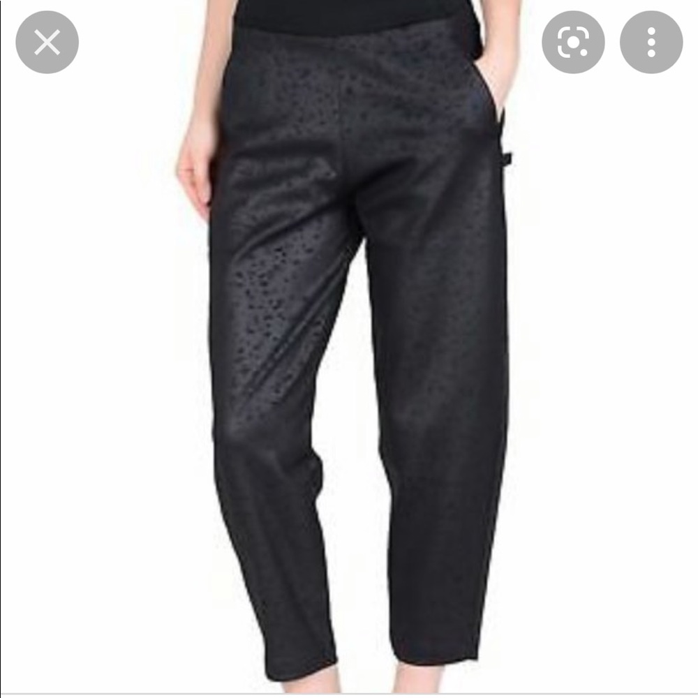 NIKE Montage Emboss print crop pants (NWT) size M